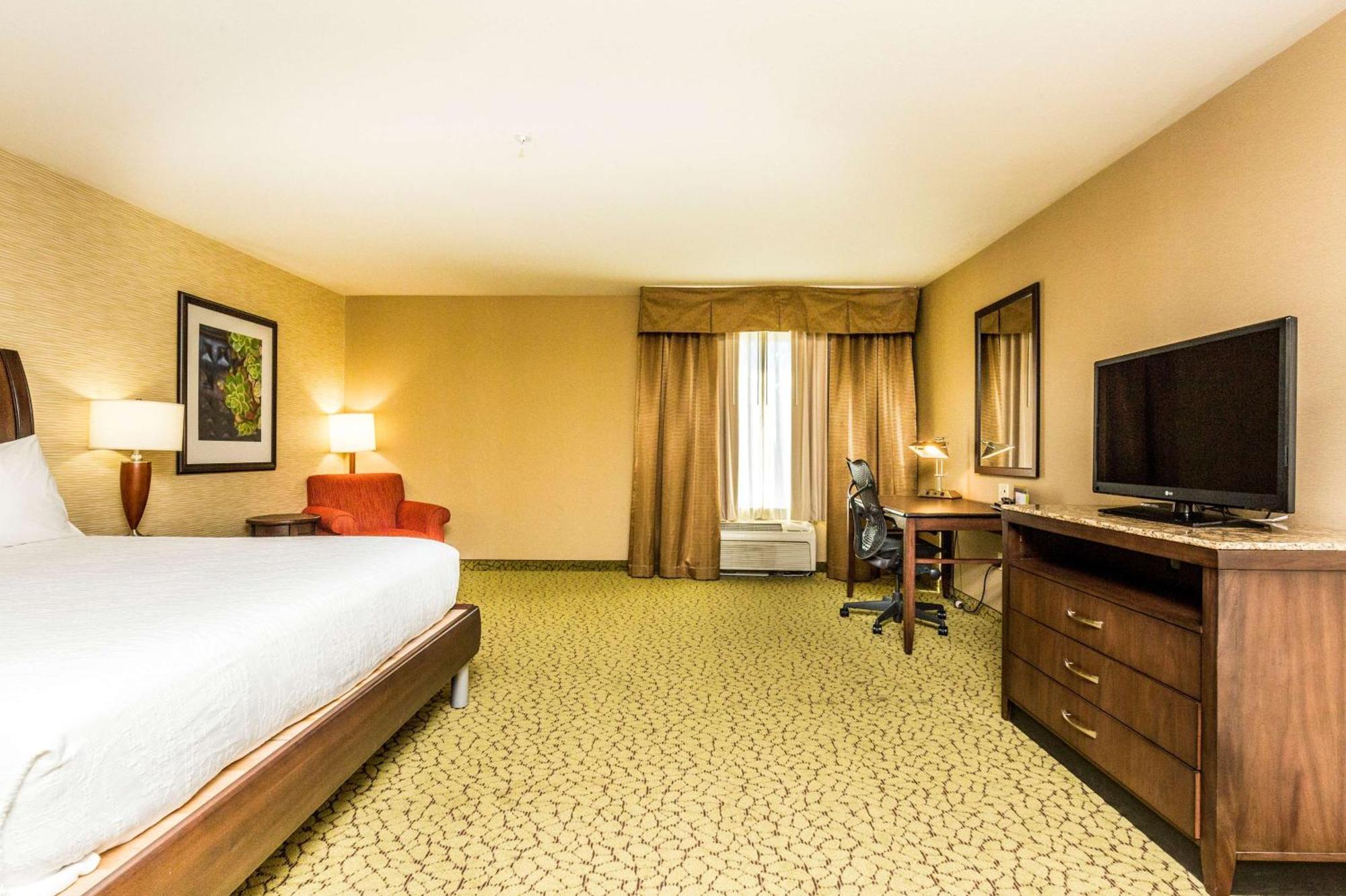 King Room Roll Shower Mobility or Hearing Accessible,1280579788:JPEG